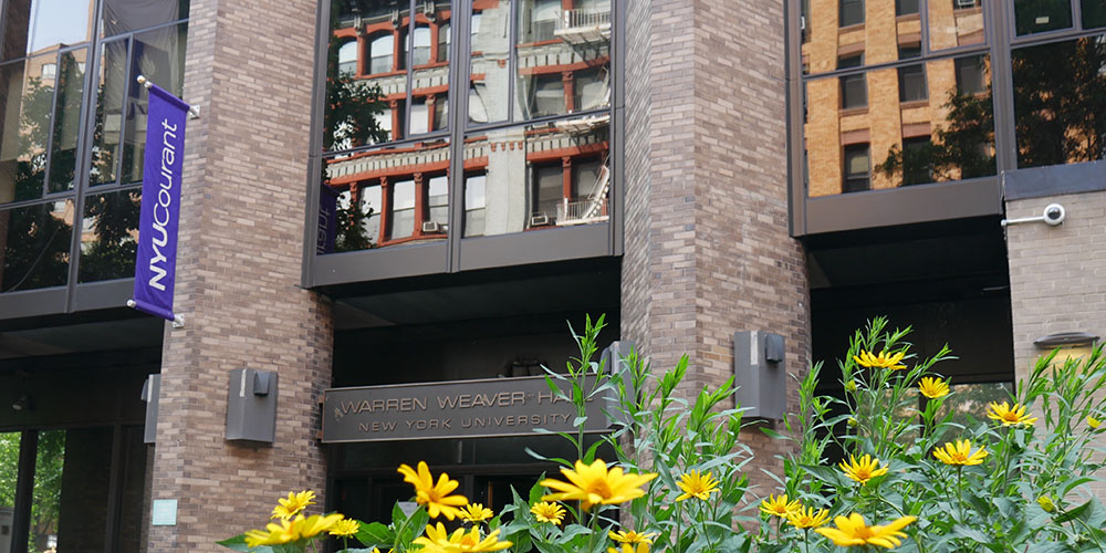 纽约大学柯朗数学、计算与数据科学学院(NYU Courant)Warren Weaver Hall 主楼外观,学院在数学、计算机与数据科学研究方面享有全球声誉,QS全球排名前列,学术与就业前景优越
